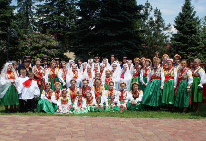 Zdjęcie grupowe uczestników procesji Bożego Ciała w Wilamowicach