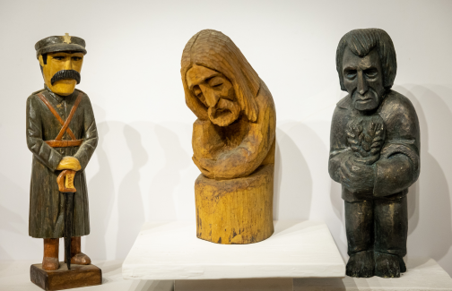 Trzy drewniane rzeźby ludowe