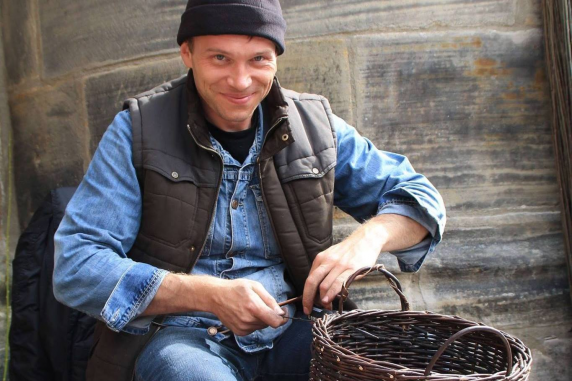 Wojciech Świątkowski weaving a basket