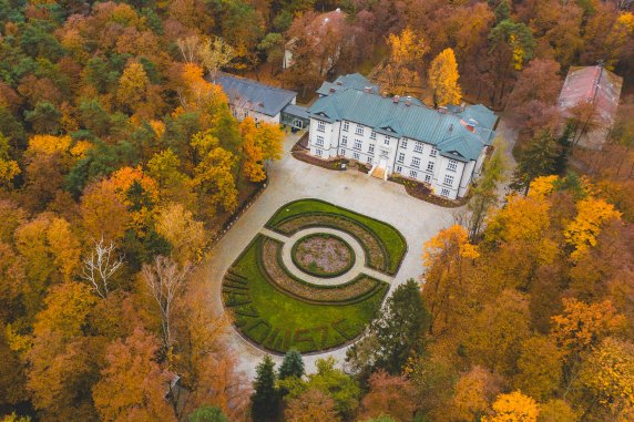 A bird's-eye view of Karolin Palace in the autumn