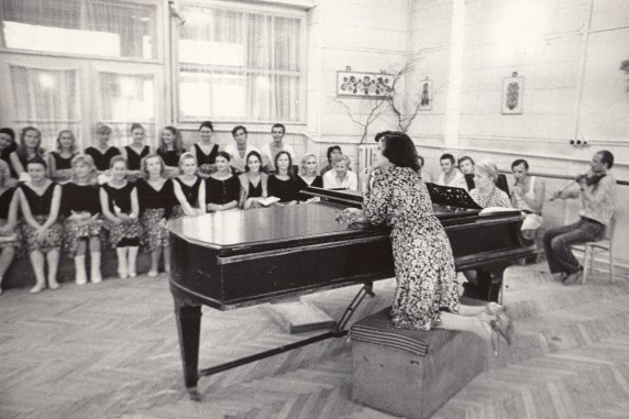 Rehearsal, early 1970s, with Mira Zimińska-Sygietyńska at the piano